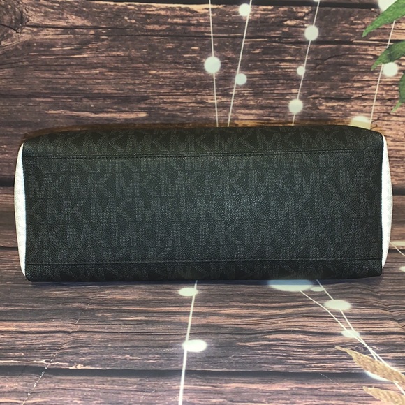 MICHAEL KORS CAROLINE BLACK WHITE SIGNATURE TOTE - Picture 7 of 8